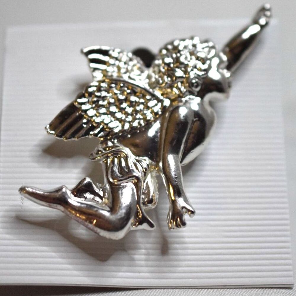 NWT Cherub Angel Reaching Upward/Textured Wings Silver Tone Metal 2.5" Brooch